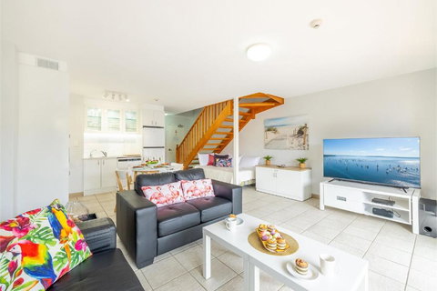 Nelson Bay Breeze Apartment, 29,1 Trafalgar Street - Air Conditioned Unit With Linen Supplied, Complex Pool And Spa - Darwin Holiday 0