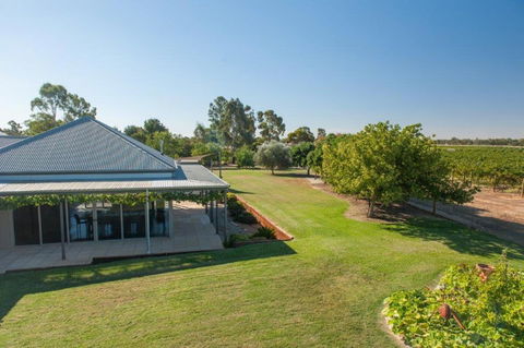 Nepeta Cataria Estate - Echuca Holiday Homes - Darwin Holiday 3