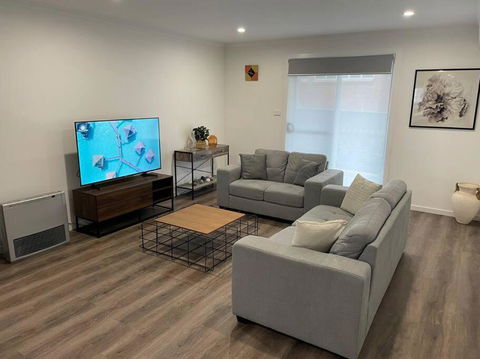 New 3 Bedroom House In Cooma - Darwin Holiday 0