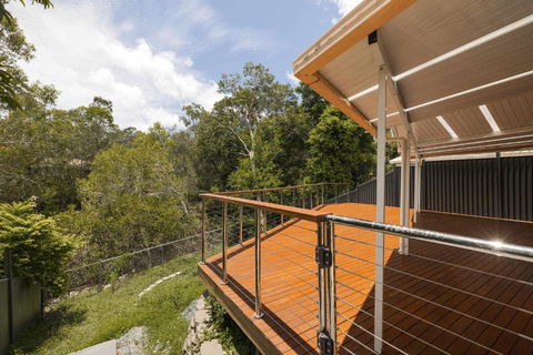 NEW 3BR Serene Creekside Retreat In Helensvale - Darwin Holiday 0