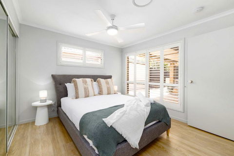 NEW 3BR Serene Creekside Retreat In Helensvale - Darwin Holiday 1