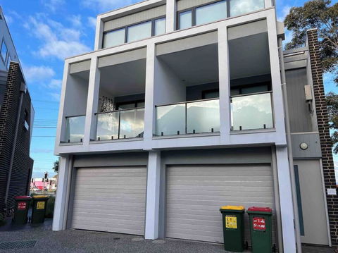 New And Sophisticated Home - Darwin Holiday 2