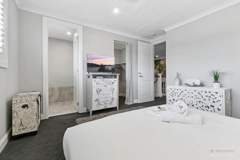New Haven - Morning Sunrise Suite - Darwin Holiday 2
