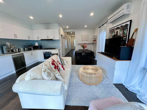 New House Near Monash Hospital, Just A 3-min Walk - Darwin Holiday 0