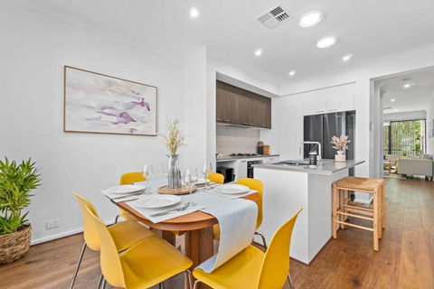 New Luxury Stylish Elegant Townhouse For Families - Darwin Holiday 2