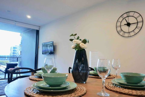 New Modern Apt + Gym+ Pool - Darwin Holiday 3