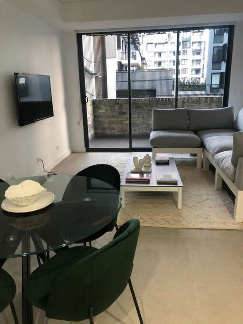 New Spacious 1 Bedroom Apartment Rosebery - Darwin Holiday 1