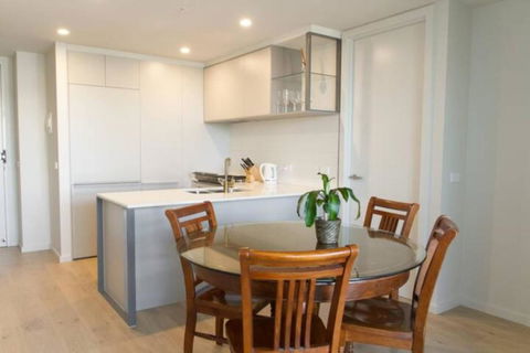 New Spacious 2 Bedroom With Gorgeous City Views - Darwin Holiday 1