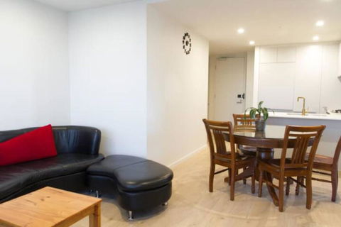 New Spacious 2 Bedroom With Gorgeous City Views - Darwin Holiday 3