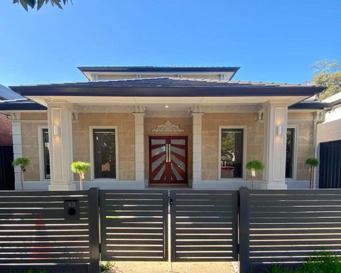 New Spacious Luxury 5 Bedroom Mansion In Unley - Darwin Holiday 0