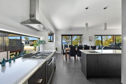 NEW - Sunrise Waters Holiday House - Darwin Holiday 1