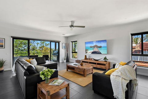 NEW - Sunrise Waters Holiday House - Darwin Holiday 2