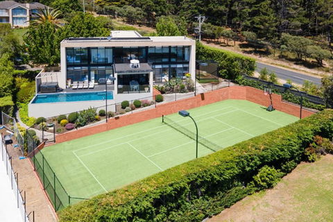 Newhaven - Solar Heated Pool, Tennis Court, Spa, Golf - Darwin Holiday 0