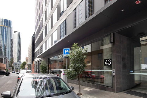 Newly Furnished Stylish 2BR Southbank Apartment - Darwin Holiday 0