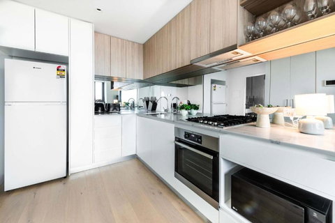 Newly Furnished Stylish 2BR Southbank Apartment - Darwin Holiday 2