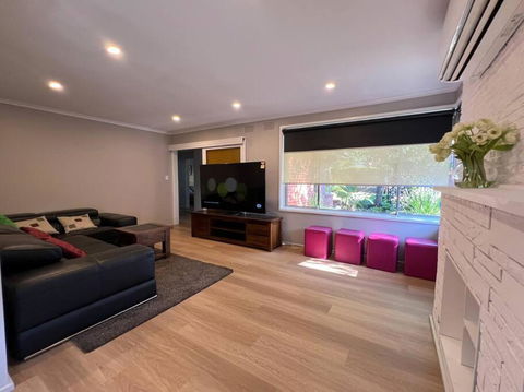 Newly Refurbished House- SuperFast Internet - Darwin Holiday 1