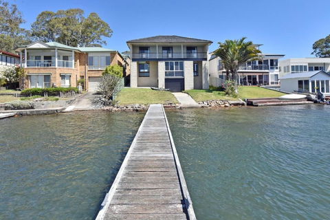 New Property Silverwater Serenity Shores Absolute Waterfront On The Lake - Darwin Holiday 0