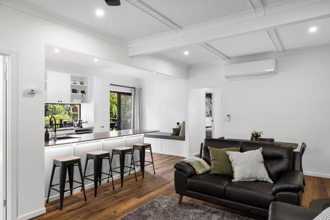 New Modern 2 Bedroom Mountain Retreat Escape - Darwin Holiday 3