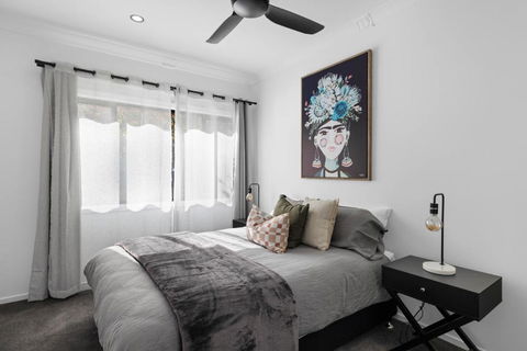 New Modern 2 Bedroom Mountain Retreat Escape - Darwin Holiday 0