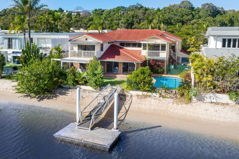 Noosa Riverfront Splendour, Ideal For Families - Darwin Holiday 0