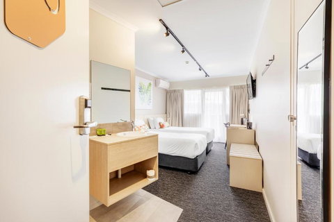 Nightcap At Findon Hotel - Darwin Holiday 1