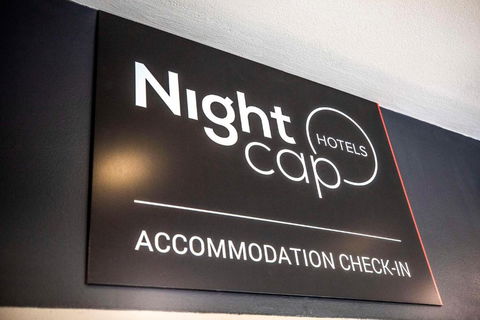 Nightcap At High Flyer Hotel - Darwin Holiday 3