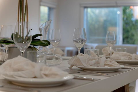Newsom House - Stylish & Elegant Home With 4 King Beds - Darwin Holiday 1