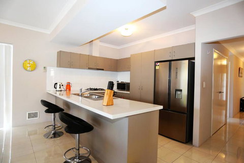 Nice And Neat House For Your Journey - Renovated - Darwin Holiday 3