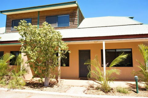 Ningaloo Breeze Villa 3 - Darwin Holiday 0
