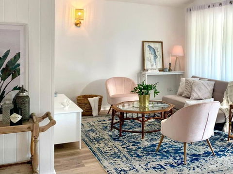 Noraville Hamptons Style Beach House - Darwin Holiday 0