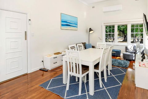 Normanville, Large Historic Three Bedroom Home - Darwin Holiday 3