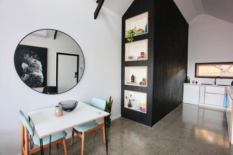 Nowra Studio Barn - Darwin Holiday 1