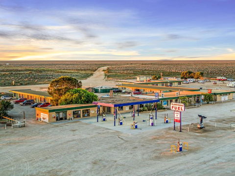 Nullarbor Roadhouse - Darwin Holiday 0