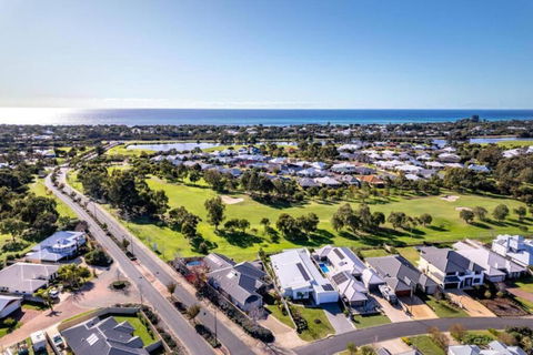 Oakmont Villa Private Escape On Golf Course - Darwin Holiday 1