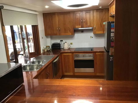 Oasis, In Leafy Whitfield. - Darwin Holiday 2