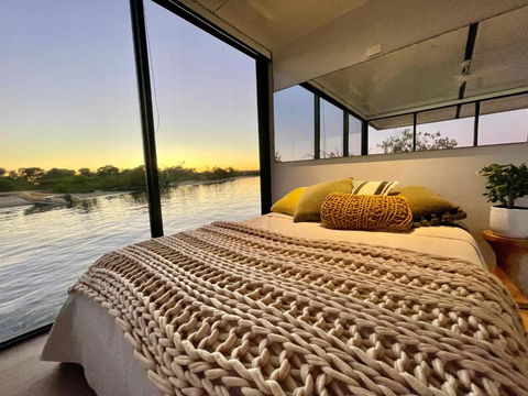 Oasis Noosa - Luxury Floating Eco Villas - Darwin Holiday 2