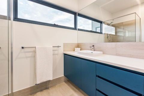 Ocean Blue - Gnarabup NEW - Darwin Holiday 3