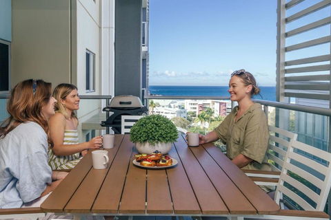 Ocean Breeze Retreat: Kings Coastal Apartment - Darwin Holiday 1