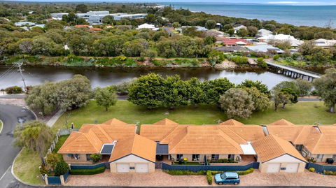 Ocean Breeze Villa - Darwin Holiday 0