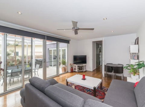 Ocean Grove Beach River & Cafe Lifestyle - Darwin Holiday 3