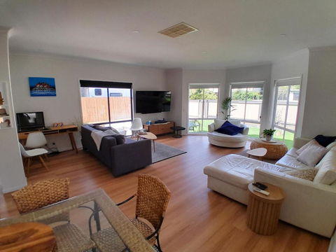 Ocean Oasis Rosebud - Darwin Holiday 0