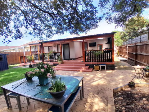 Ocean Oasis Rosebud - Darwin Holiday 1