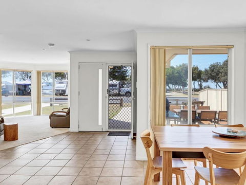 Ocean Road Oasis - Darwin Holiday 1