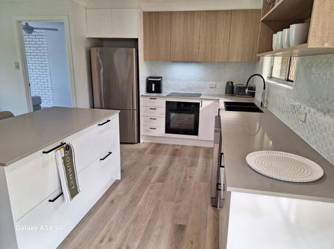 Ocean Shores 4 Bedroom House - Darwin Holiday 1