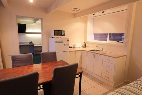 Ocean Views Motel Lakes Entrance - Darwin Holiday 1