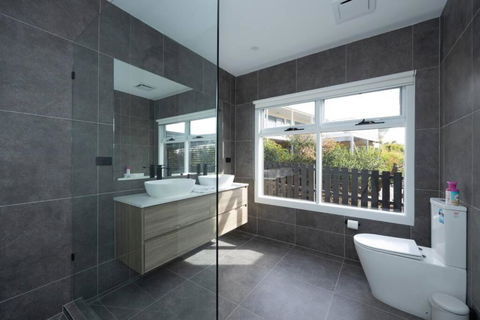 Ocean View Cottage - Anglesea - Darwin Holiday 0
