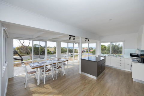 Ocean View Cottage - Anglesea - Darwin Holiday 3
