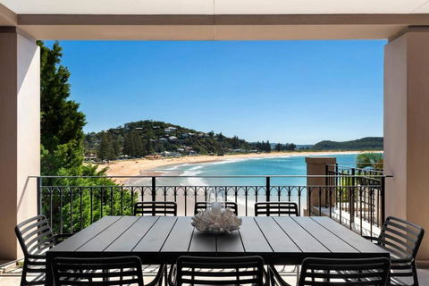 Ocean View Palm Beach - By Betina King - Darwin Holiday 0