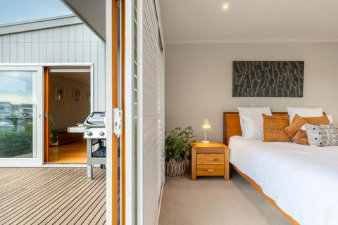 Ocean Views , Spacious House , Pet Friendly - Darwin Holiday 2