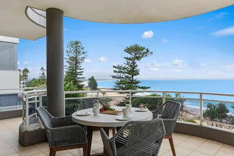Ocean Vista Escape - A Lofty Beachfront Penthouse - Darwin Holiday 1